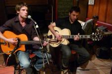 Petit duo a la gratte