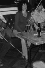 Elle chante aussi.... ballade d amour a un verre de biere...